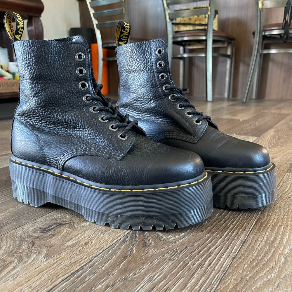 Dr. Martens 1460 Pascal Max Platform Boots